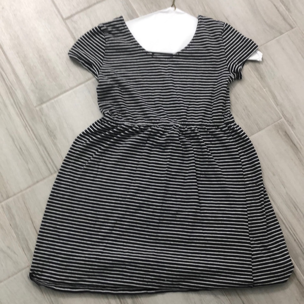 A Old Navy. And Black and White Stripes dress 👗